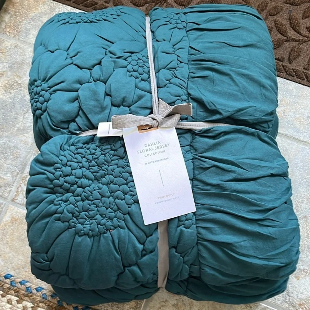 Anthropologie Dahlia Cotton Jersey Floral Quilt Size Twin NWT